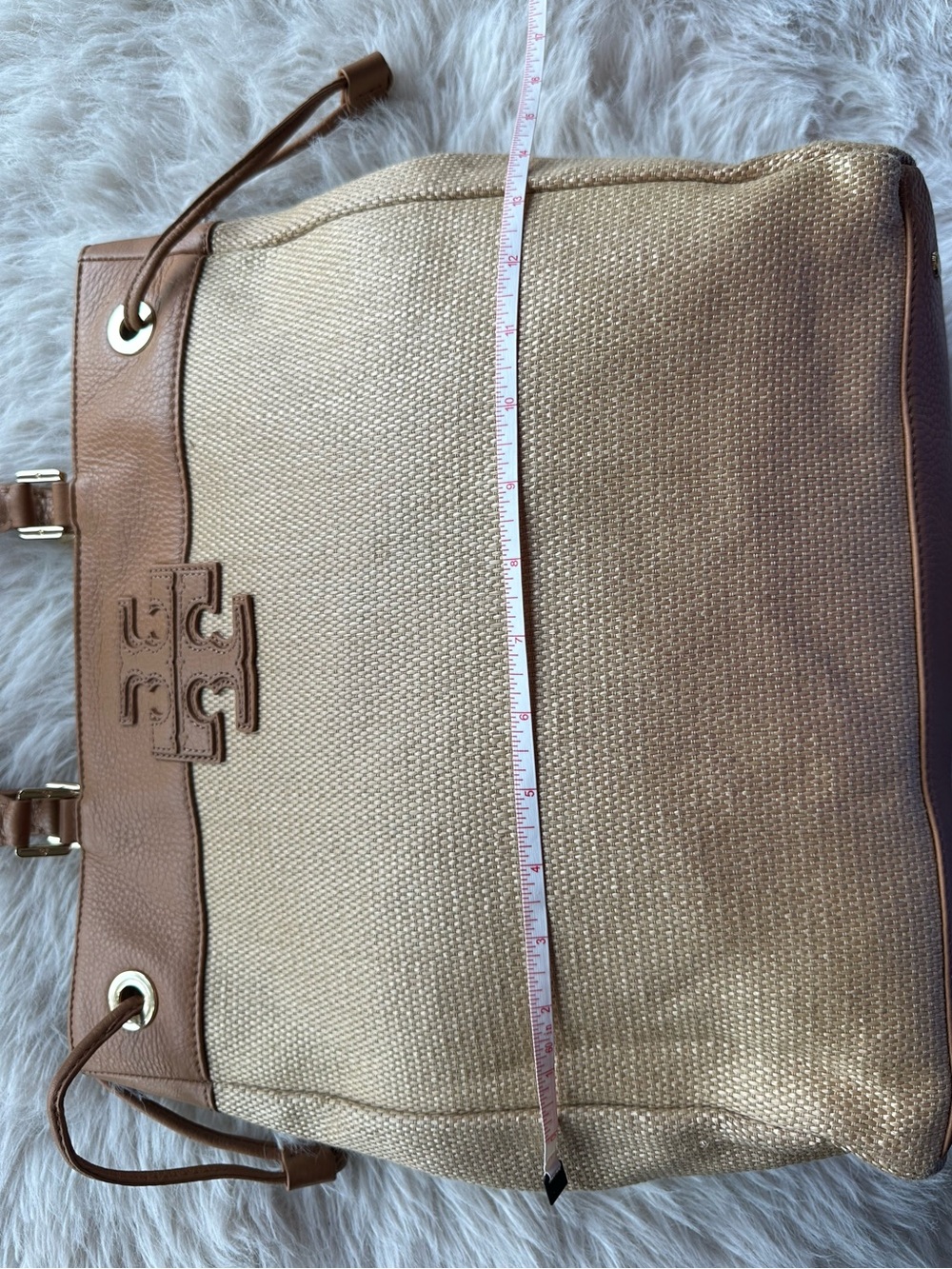 Tory Burch Light neutral and tan double T Logo straw Tote with leather - Picture 9 of 15